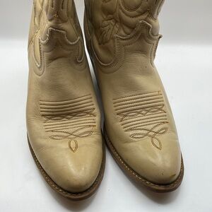Women's Cream Heeled Boots
755